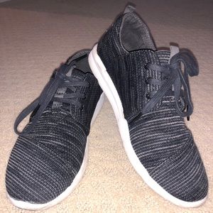 toms tennis shoes